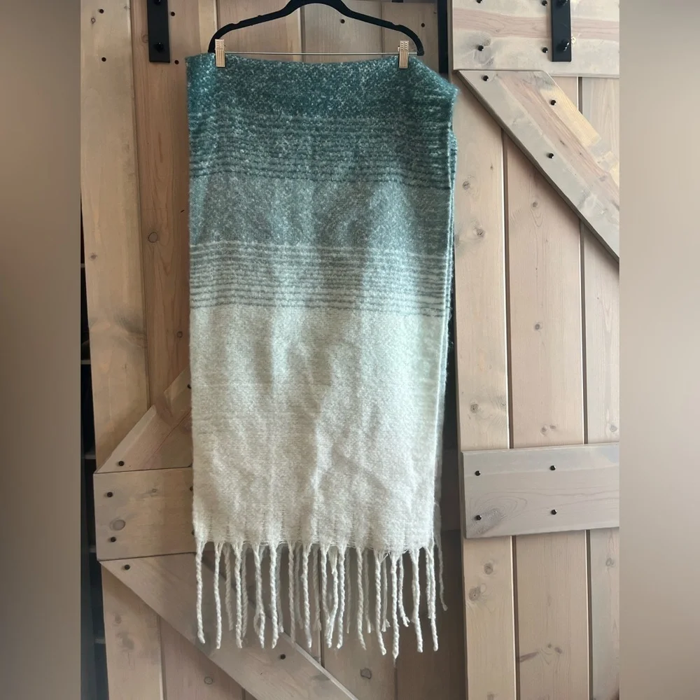 NWOT MerSea Fringe Blanket Scarf